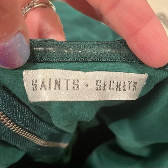 Saints + Secrets green romper 8 - Picture 4 of 13